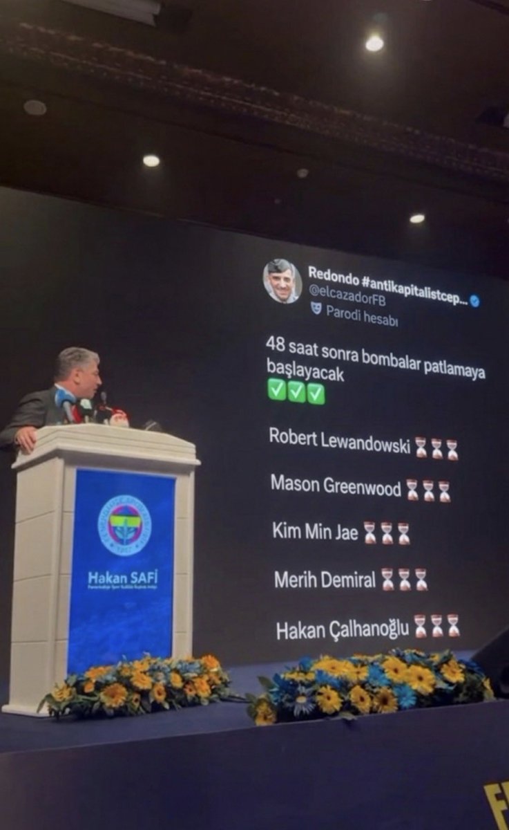 Muaresma's tweet photo. Şu görselle Başkanlık isteyen adama imrenmek, zaten bitmişliğin ilanıdır.. https://t.co/MvQH3il6Ak