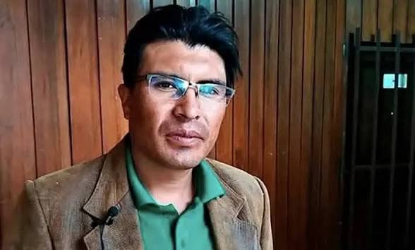 nancyvago's tweet photo. "Yo hablo en nombre del pueblo", dice el senador suplente Nilton Condori. No señor, no, usted no me representa. Usted lo que guarda es un profundo odio y resentimiento.  Usted habla de fusilar, habla de revolución sangrienta. Usted alienta un bloqueo inhumano. https://t.co/qclhgOBFny