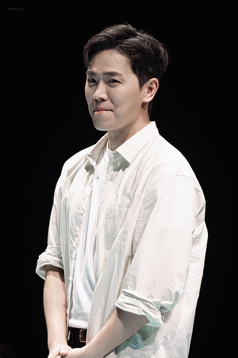 BBeeee_pic's tweet photo. 260603낮 화이트래빗 레드래빗(WHITE RABBIT RED RABBIT) 무대 인사
배우 / #이동하 https://t.co/bVGPWsKsBQ