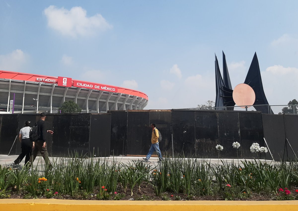 chachogadea's tweet photo. Inmediaciones del #EstadioAzteca #EstadioBanorte #EstadioCiudadDeMexico a una semana de la #FIFAWorldCup https://t.co/nVjI2zC6nd