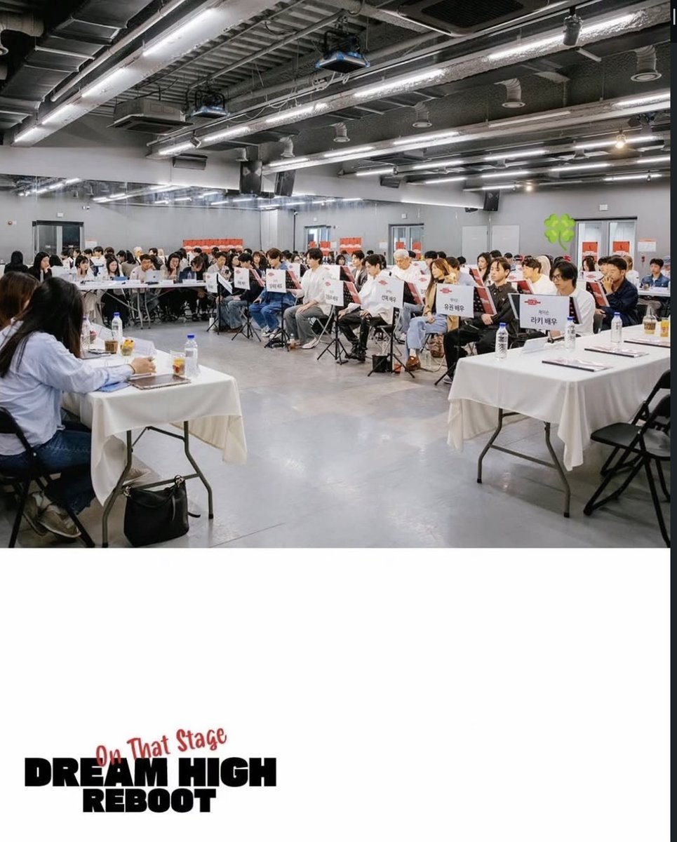 c_rockybr's tweet photo. 🎭 — BEHIND THE DREAM

A Artone Company liberou fotos da primeira reunião de leitura de roteiro e apresentação com o elenco do musical  "Dream High Musical Season 3: Reboot", onde o Rocky interpreta o talentoso Jason!

#ROCKY #라키 #HAMO #하모 #뮤지컬 #드림하이 #DREAMHIGH https://t.co/rwEeIDikR6