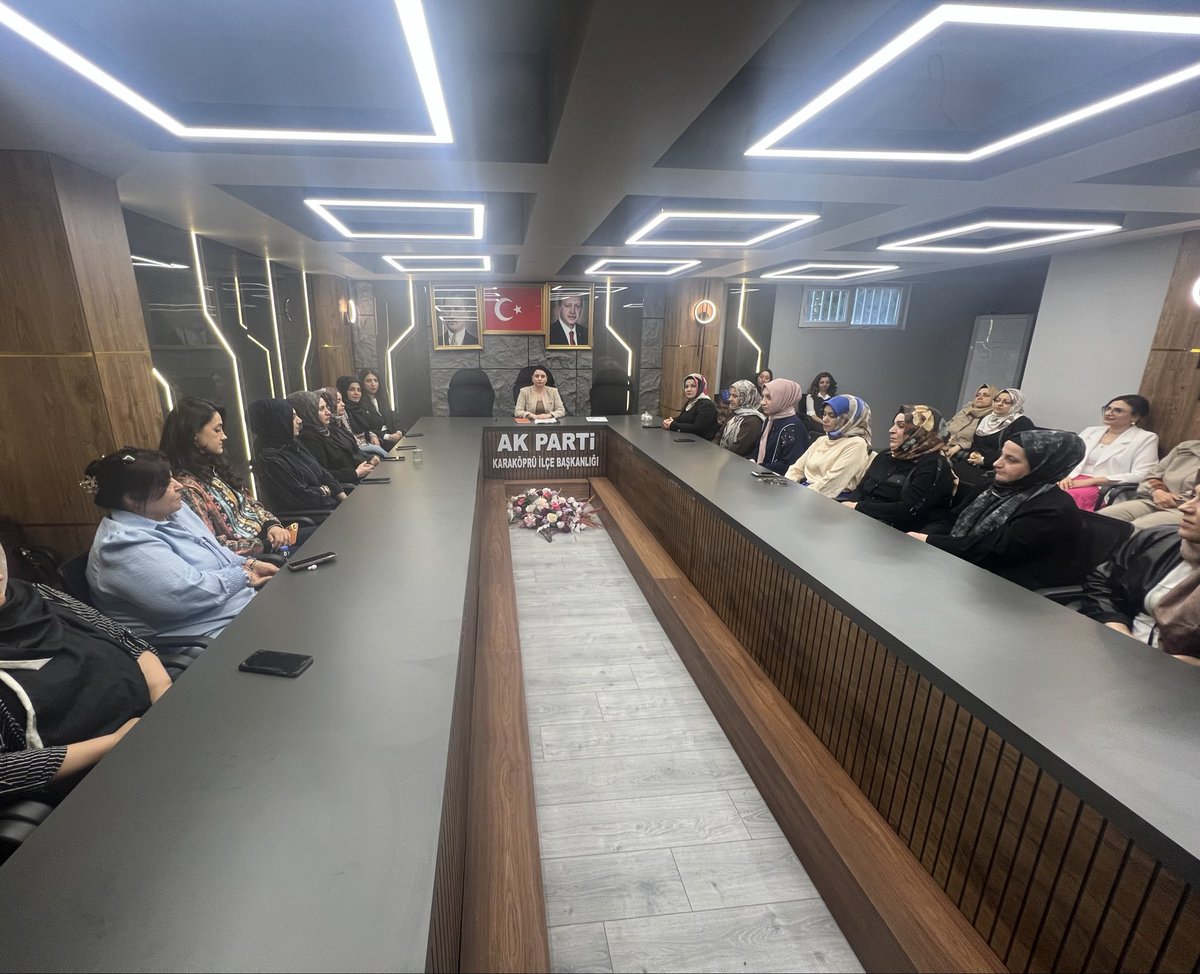 Makbulee_Oruc's tweet photo. Yönetim kurulu toplantımızı gerçekleştirdik. Güçlü bir vizyon, net hedefler ve durmayan bir dinamizmle sahada olmaya, üretmeye ve geleceği inşa etmeye devam ediyoruz.

@RTErdogan @EmineErdogan @bybekirbozdag @abuyukgumus @acarfaruka @tugbaisikercan @tulaykaynarca  @hakanaksu058 @farukaytek @GercekTekin @sevilcan8 @DndDndar @milhamigunbegi @ZehraAy063 @avorhancelik @AliDemir8914344 @FBozdag63 @AKKADINGM @akpartiurfa @akkadinsanlurfa @Karakopruak @akkadnKarakopru @akgenckarakopru