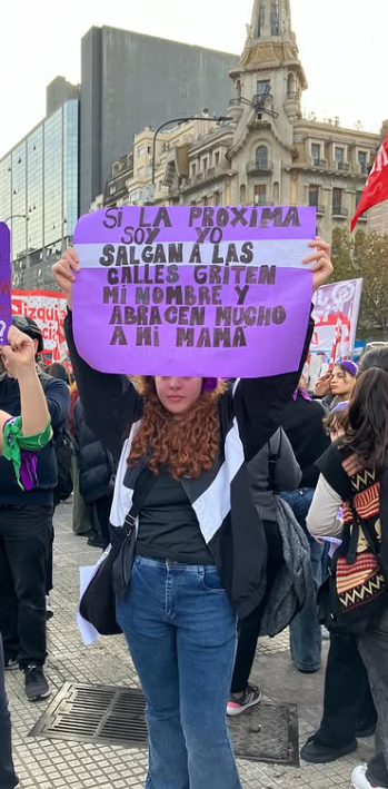 ceciazul's tweet photo. No queremos que nos encuentre un perro.

Subite amicha, vamos a pasarnos tres pueblos más.

Si la justicia es machista, que sea feminista la memoria.

Si la próxima soy yo, salgan a las calles, griten mi nombre y abracen mucho a mi mamá.

#NiUnaMenos https://t.co/jABcMNi9Zh