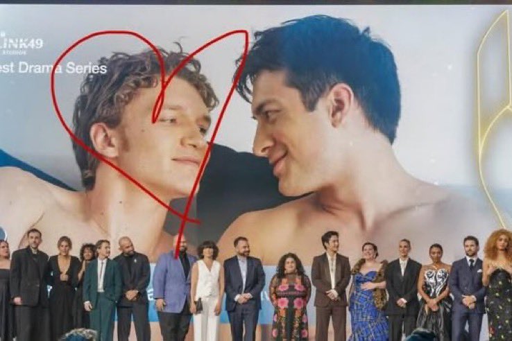 teacupsunflower's tweet photo. Hudson really said CONNOR IS CANADIAN ENOUGH and I think that’s beautiful. ❤️ https://t.co/PwIHlPN71B