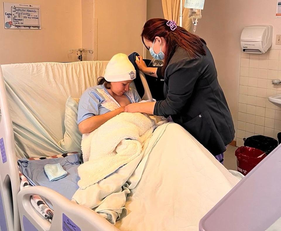 HHCCAzogues's tweet photo. #Azogues | El @HHCCAzogues promueve la lactancia materna exclusiva durante los primeros 6 meses de vida del niño, asegurando una nutrición completa, fortalece su sistema inmunológico, reduce el riesgo de enfermedades y favorece un óptimo crecimiento y desarrollo. https://t.co/dLFKnu5Xf4