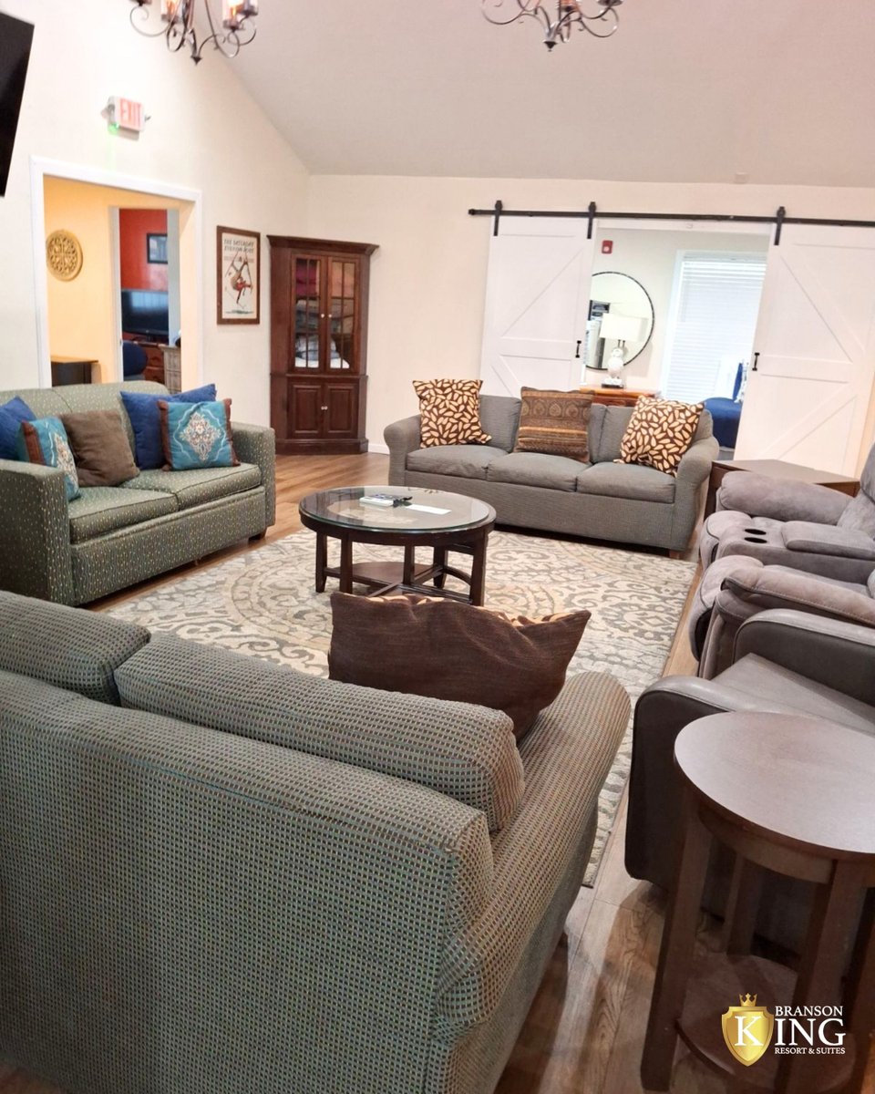 Bransonkingmo's tweet photo. Room for everyone, memories for everyone. 🏡✨
The Bunkhouse offers plenty of space, comfort, and convenience for families, friends, and groups enjoying Branson together.

Book your stay → https://t.co/vfmM1DFp7K

#BunkhouseStay #BransonStay #GroupGetaway #FamilyVacation https://t.co/OxhutjPSEa