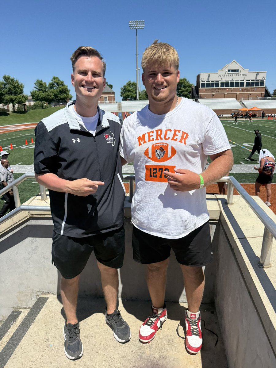 Lukekelly1235's tweet photo. After a Great camp today at Mercer and a great talk with @CoachBoylan13 Iβm blessed to receive another D1 offer from southeast Missouri state university #Goredhawks @JasonKervin @FootballOMHS https://t.co/O5lMYrxNZ3