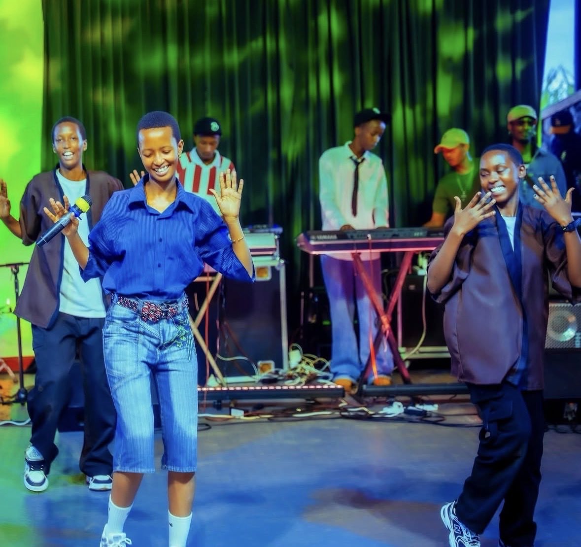 asyv's tweet photo. Let’s dance! Thank you to the @SherrieSilverFd for a very special Village Time. ASYV students joined with the foundation’s youth troupes for an incredible dance off! 

Like ASYV, the Foundation supports youth in healing and accessing opportunity through art. #YoungArtists https://t.co/45BTMvQhzW
