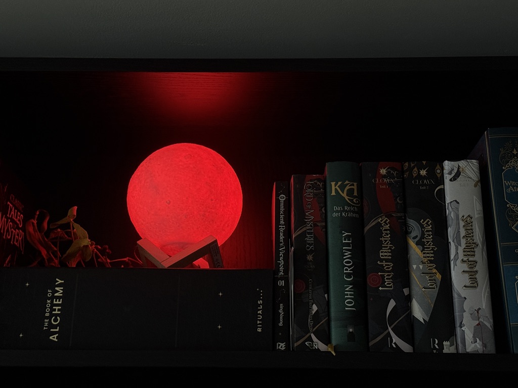 Locxien's tweet photo. I upgraded my bookshelf - now its more appropriate 
👁️ https://t.co/7dICo0Jtlf