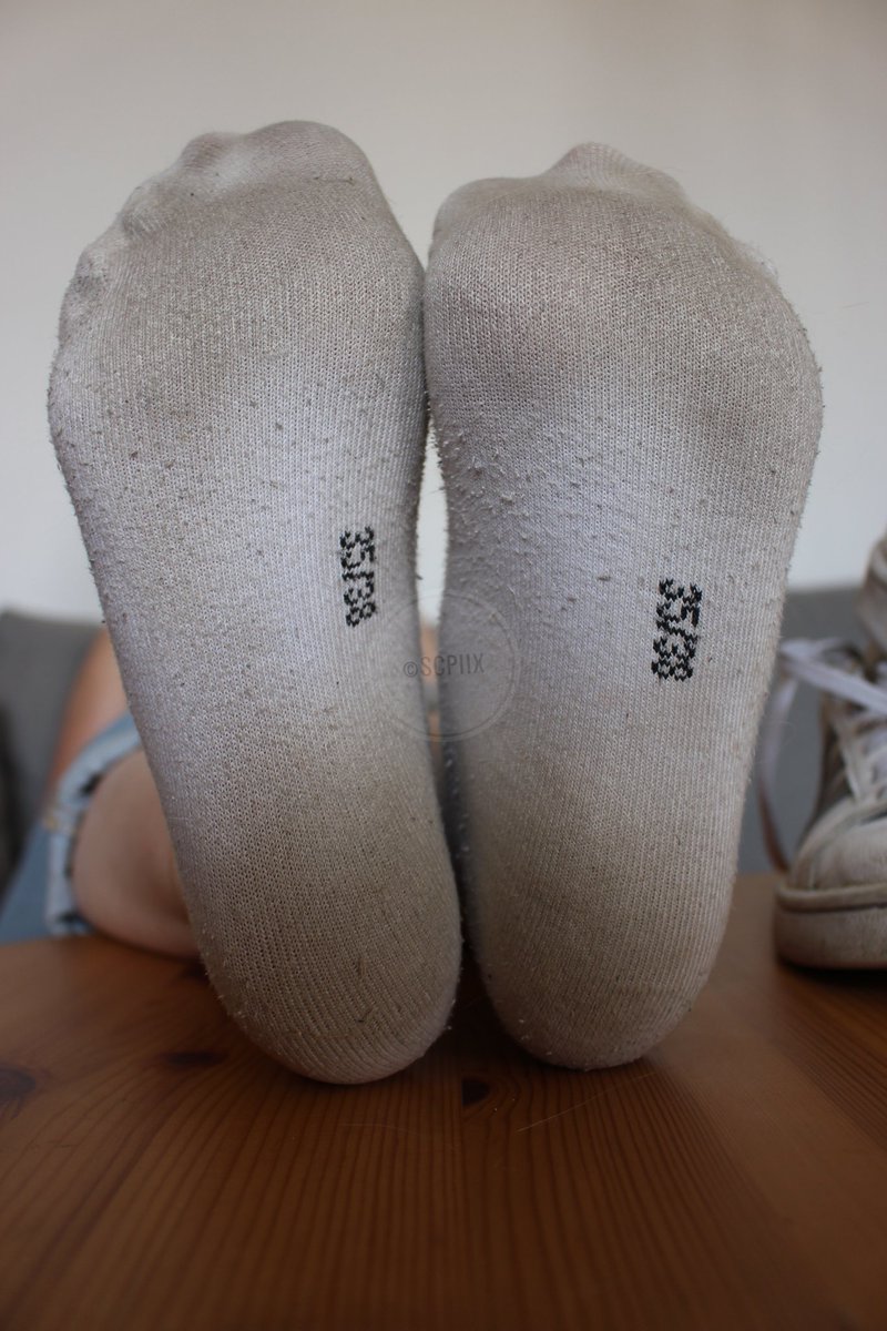 scpiix's tweet photo. Christelle’s Set N°2 is LIVE! 🚨🧦
You wanted it raw? You got it. 12 hyper-focused, premium shots of her sweaty socks &amp; well-worn sneakers (7.5 US). Pure satisfaction for real connoisseurs. 🤤👟
Only $8 to unlock the full dirty view right now 👇
https://t.co/3UwuEnyD0K https://t.co/FOE11zPwNx