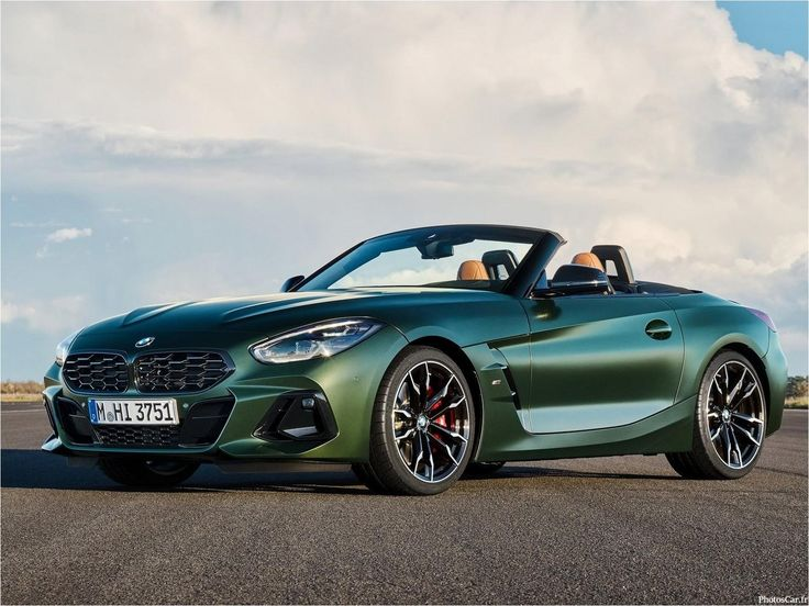 alixstein's tweet photo. Long hood, short rear, inline-six singing with the top down. This is the only type of therapy I will ever recognize. 🎶🔥 https://t.co/dxA0OOZg55
