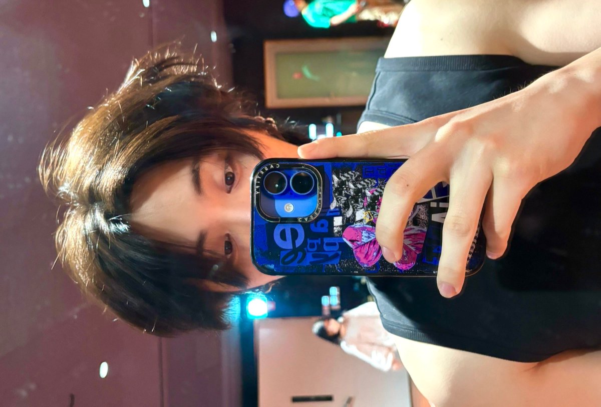 810chive's tweet photo. the genre is taesan &amp; his black tank top ❦ https://t.co/tDFcGlUVJY