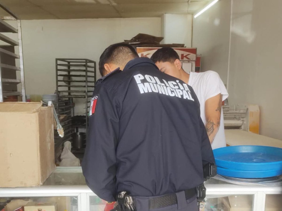 SSC_Cholula's tweet photo. Como parte de los compromisos para fortalecer la seguridad en #SantiagoMomoxpan, conformamos un comité con comerciantes de la zona. https://t.co/PR38ATCO47
