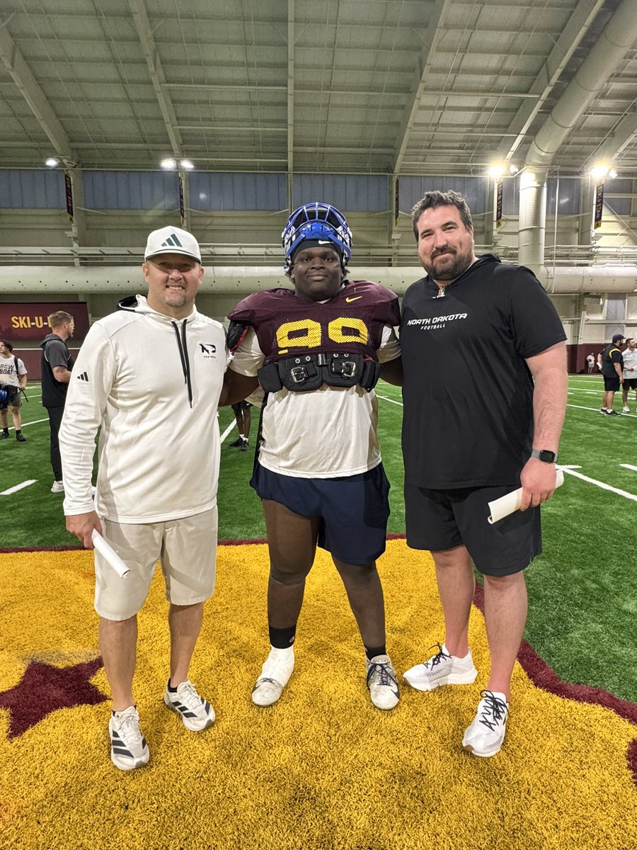 dieger_elijah's tweet photo. I had a blast at pj fleck camp yesterday I wanna thank all the staff and coaches who helped organized the camp and kept the tempo high !!! Thanks @Coach_SchmidtE and @TrevorOlson62 ,@CoachiJACK for visiting with me before and after camp ! #atgt #gogophers #gohawks #gojackrabbits https://t.co/3TKXOKSjGi