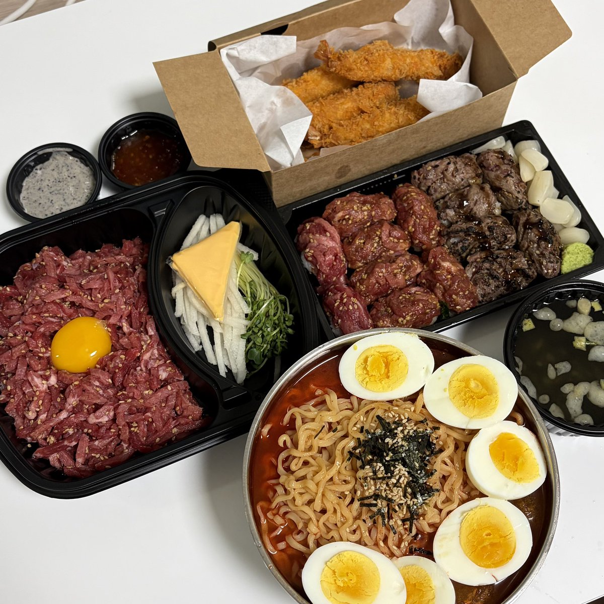 quiettide_'s tweet photo. 내 여친은 좋겟다
내가여친이라서,
내가만든불닭냉면과
돈주고산육회와육회초밥
여친 자알 맥엿다 https://t.co/pwucvYc3Tg