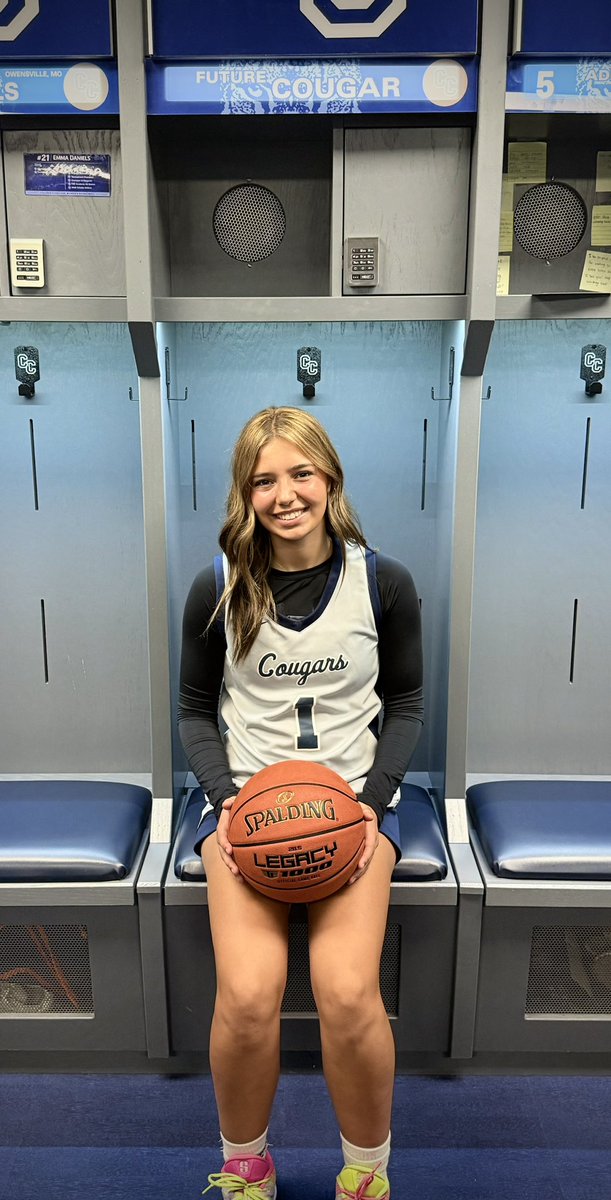 LydiaGoodin2027's tweet photo. Thank you @Matty_Mo12 and @CCCougarsWBB for taking time out of your day and showing me around campus! Had a great time getting to know more about the school and the basketball program! Looking forward to the future! Go Cougars!! https://t.co/PGZR2ANXQ6