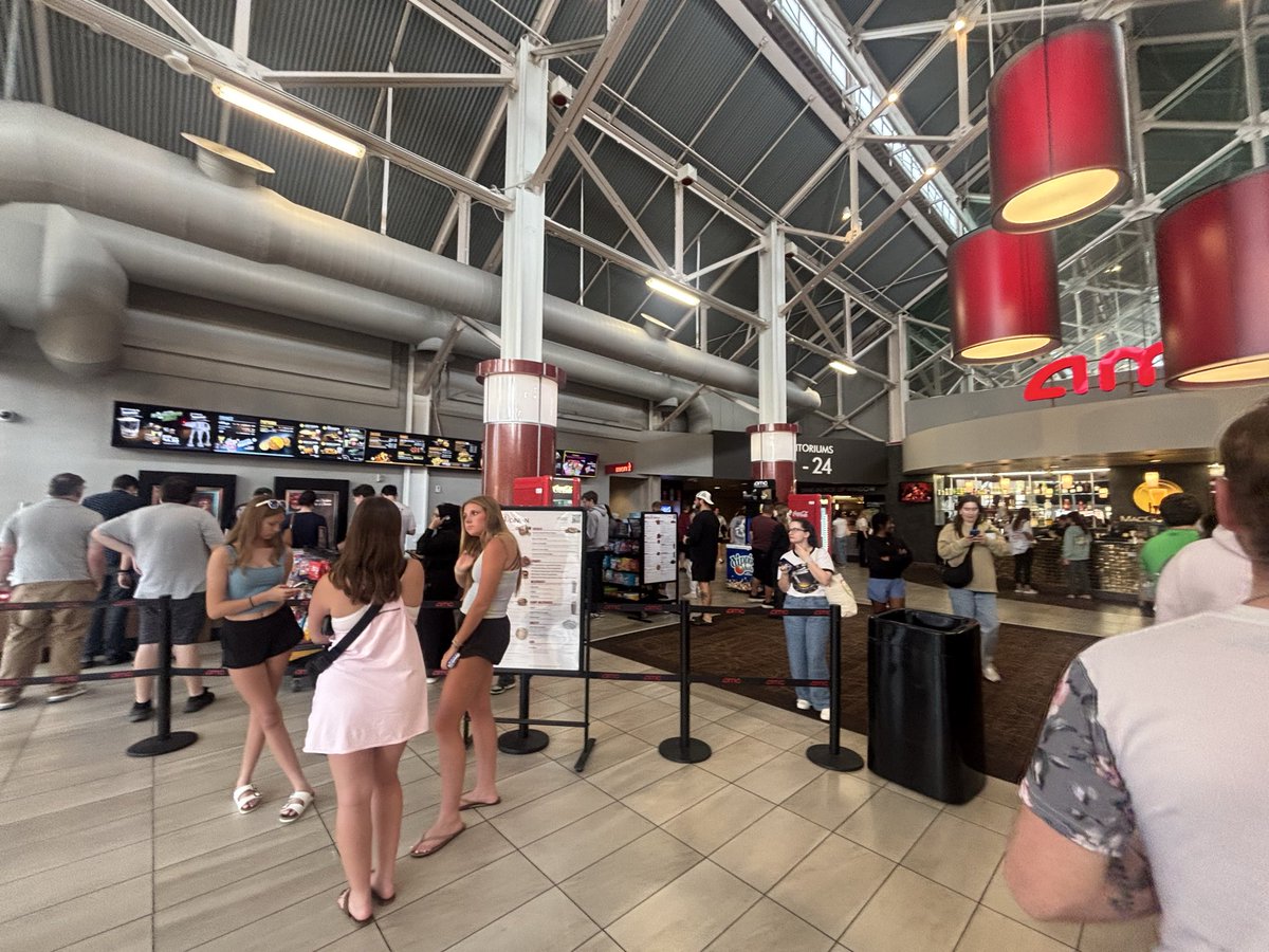 FloridaGoldRea1's tweet photo. Ah what a beautiful sight! #AMC looking fabulous and absolutely jammed! Photos don’t do it justice as I didn’t want to take photos of guests!! 
Watched #Tuner and enjoyed it - fantastic cast, good story, great music, comfy seats and delicious #AMCPerfectlyPopcorn #MoviesAreBack https://t.co/c9m5sW8zwf