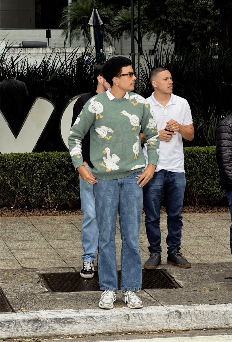 Brend00000's tweet photo. gente é simples tem que olhar pra atravessar a rua https://t.co/AeeWcGKH2u