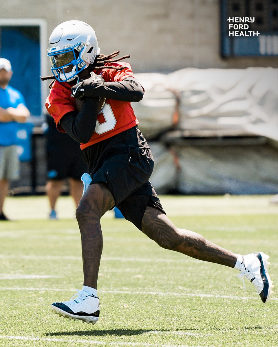 Lions's tweet photo. Secure the 🏈 https://t.co/Pkj9BI3poe