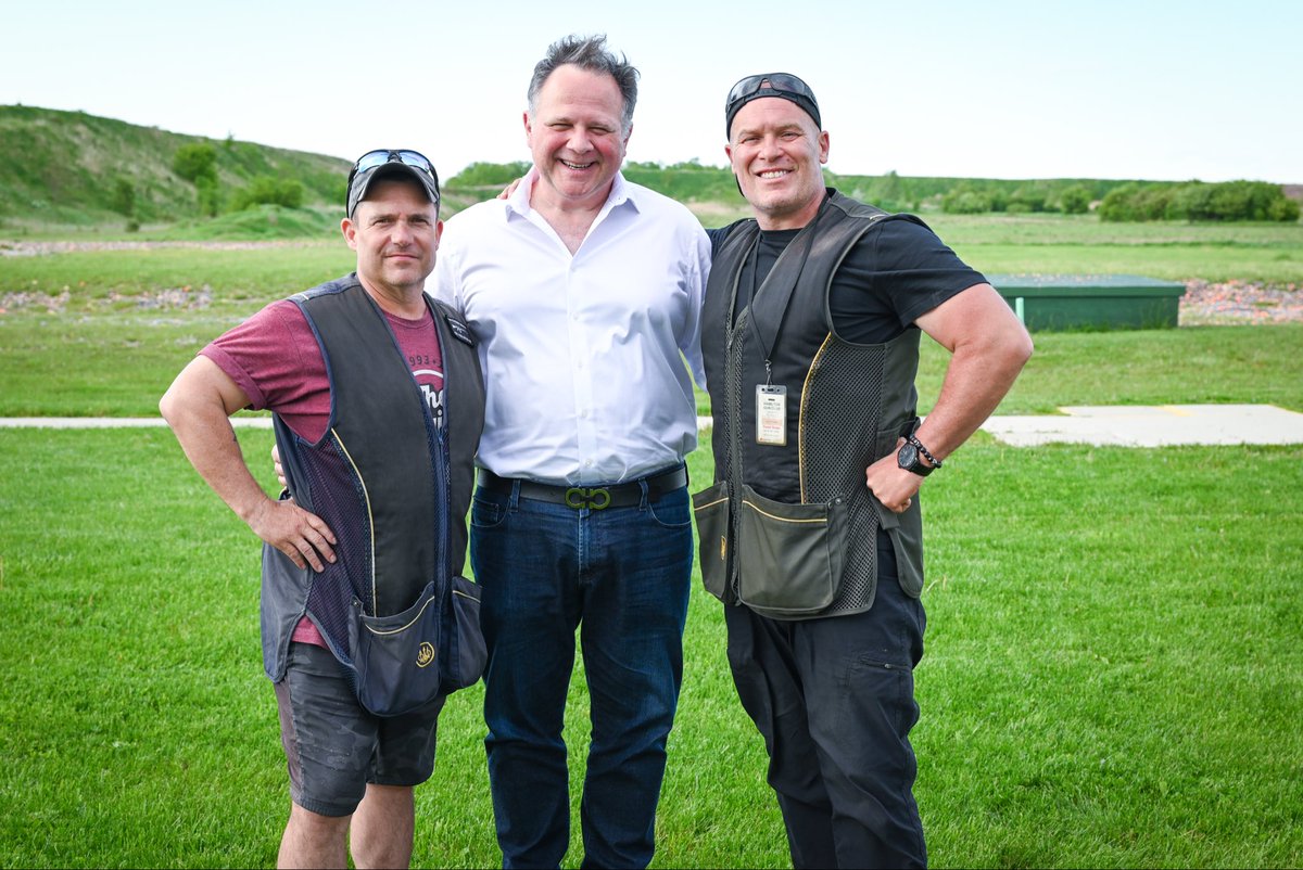 VoteRobCooper's tweet photo. Stopped by @thehamiltongunclub, one of Hamilton’s oldest community institutions, founded in 1882.

Great meeting longstanding member Mark Morelli and showing support for the many thousands of Hamiltonians who are law-abiding, responsible firearms owners. 

#SportShooting #Hamont https://t.co/863zF0ojQN