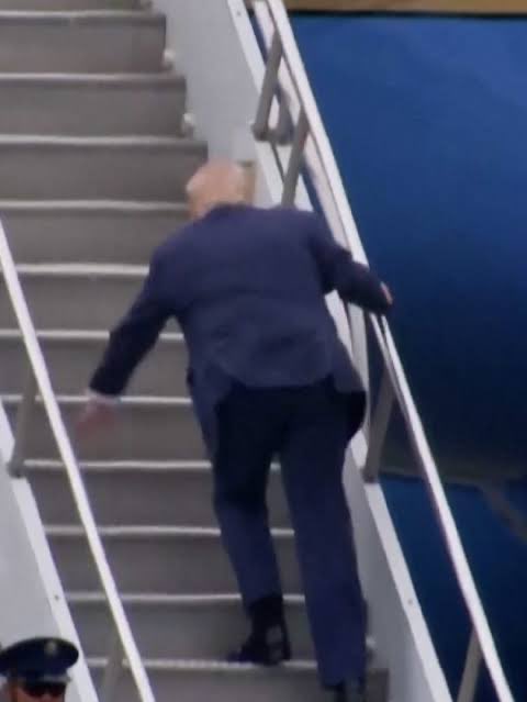 dkealey's tweet photo. @TheKevinDalton @HunterBiden lol Kevin… https://t.co/DO0hluyFUg
