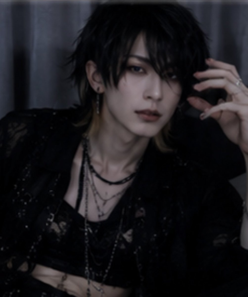 m__gothicmoon's tweet photo. ちゃぴに好きなタイプ作ってくれってたのんだら5億点の男でてきて死亡してるんご https://t.co/DvSrKpzjMX