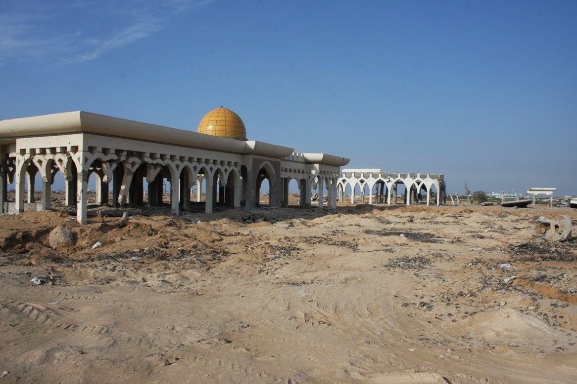 CogitoEdu's tweet photo. Israel blew up Gaza's airport in 2001 and then bulldozed the remains. https://t.co/HGsFVUVvd7