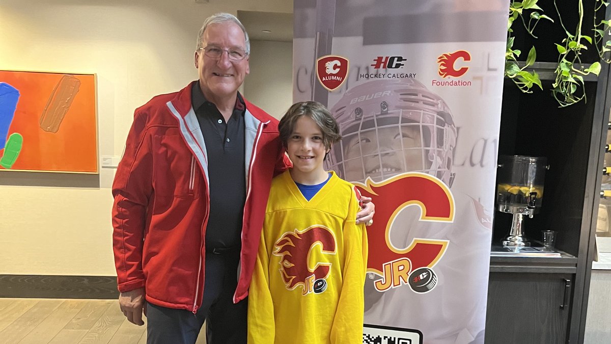 AlumniFlames's tweet photo. A big thank you goes out to the Fabulous Flames Fans group from The Edward senior's residence, who raised $4750 for the Jr. #Flames program! 

Tim Hunter, Archie Henderson, and Neil Brady stopped by with @hockeycalgary players to receive the cheque ❤️ https://t.co/arWq7DPaSM