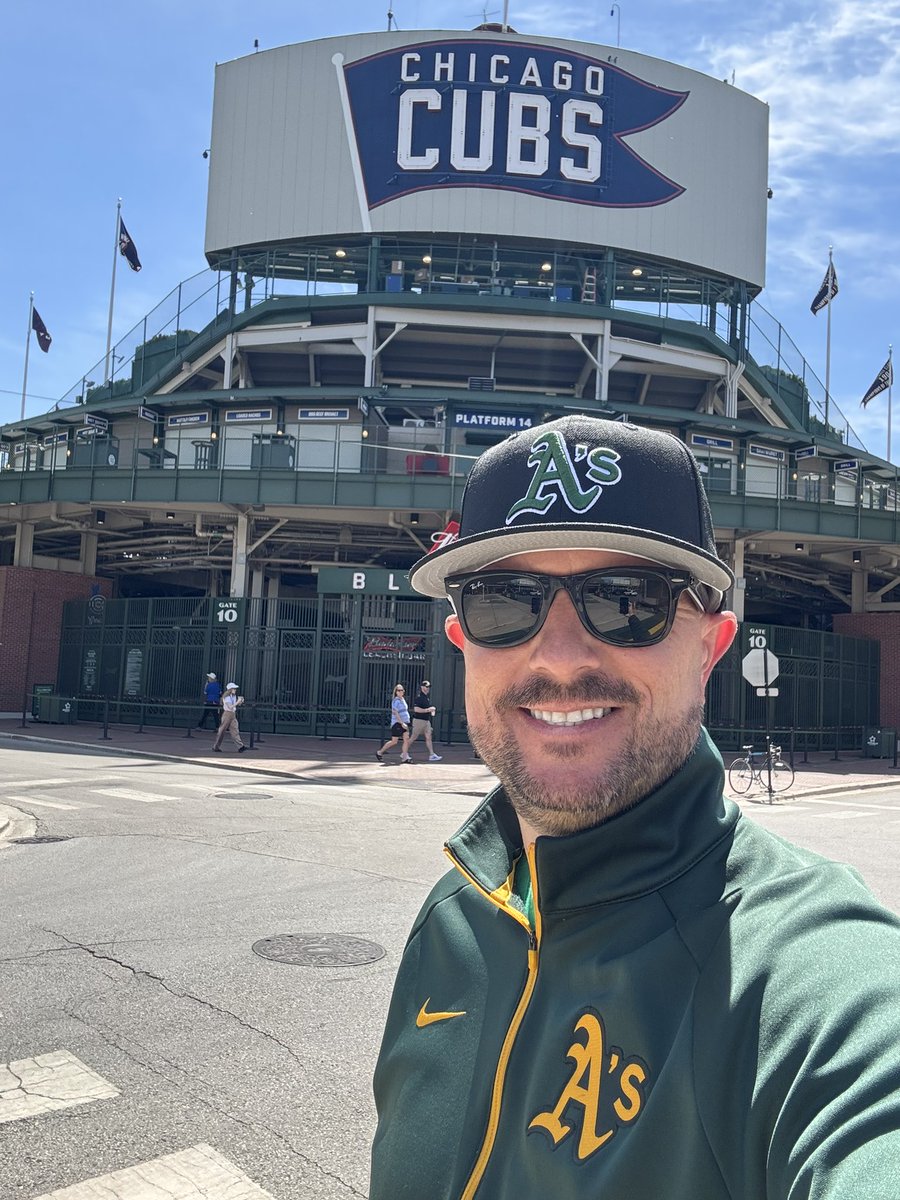 CoachManeman's tweet photo. The office for today. https://t.co/pZ32g6UFX8