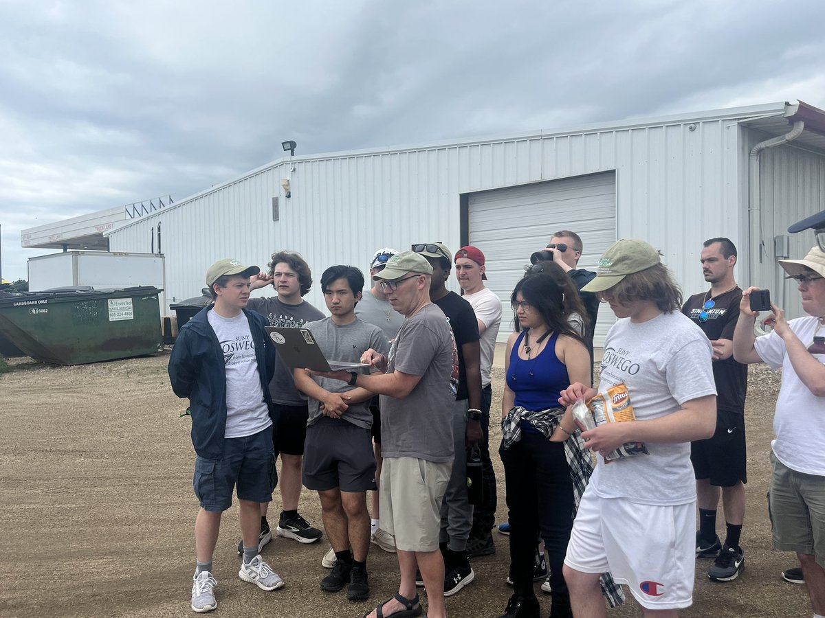 OswegoChasers's tweet photo. The chasers are headed towards Reliance, SD after much deliberation on whether to chase in northern or southern South Dakota. Our forecast team anticipates that the conditions are more favorable in the south despite much discussion of conditions further north. https://t.co/PinBP06YGB