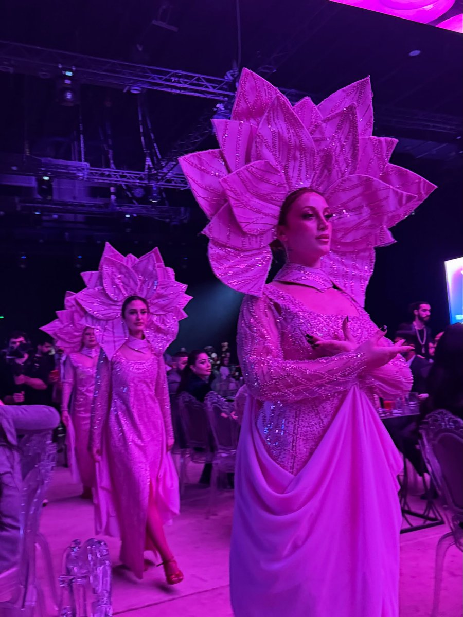 SairaAhmed178's tweet photo. A glamorous runway moment 💖✨Elegance in every step, confidence in every pose 👑💃#FashionShow #RunwayModel #Couture #Elegance #PinkVibes #StyleIcon #HighFashion #GlitzAndGlam #BeautyInMotion ✨💖 https://t.co/Uw6DALcmvi