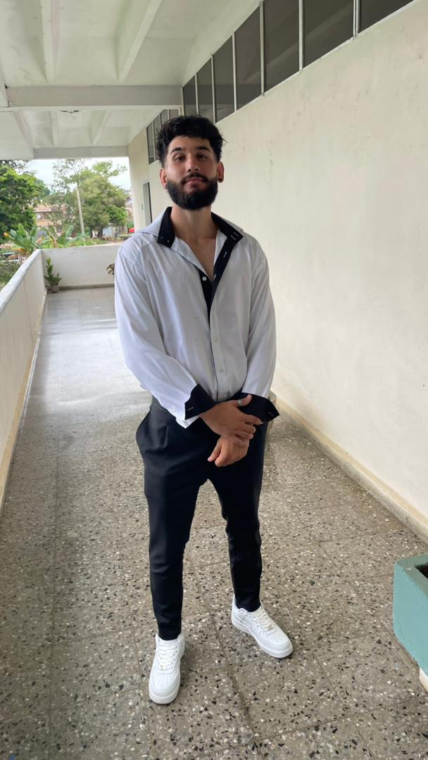 EnlineaRonal2's tweet photo. Genteeeeeeee , me gradueeeeeee https://t.co/WCUuMdykkG