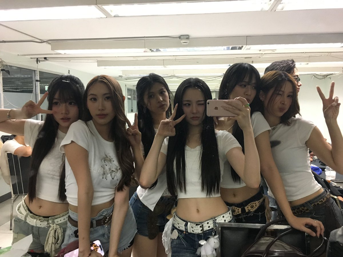 Oukikk_'s tweet photo. ⭑ ไม่ได้โชว์นานมากกก แอบตื่นเต้นละก้ดีใจที่ได้เจอทุกคนสุดๆไปเลยย ขอบคุณที่มากันมากๆเลยนะค้าาา ใจฟูมีแรงกลับไปซ้อมต่อแล้วคับบ! ^>⩊<^ 
#POPป่ะห์atSiamCenter #POPป่ะห์ (#PersonaTrainee 𝜗ৎ) https://t.co/joSVxXvUMV