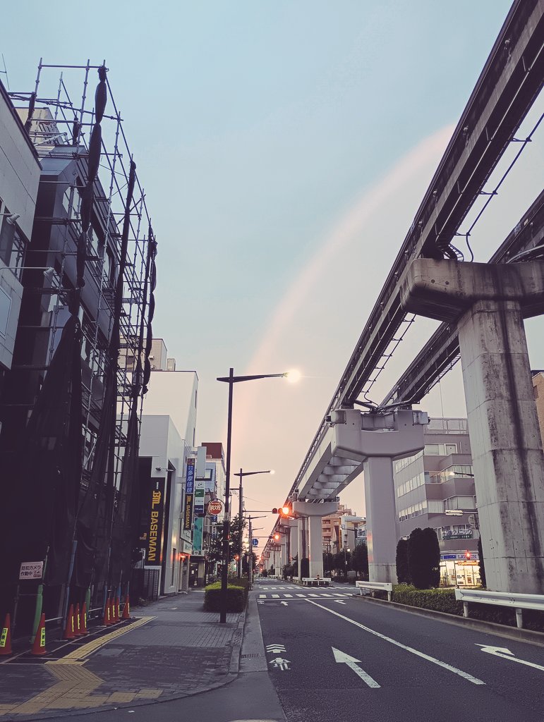 BARKNOTT's tweet photo. さっき　4時半くらいに
帰り道　柴崎町付近で
虹がかかっていた
大きな虹だった
良い事なんて無くていい
みんなが健康でぼちぼちやれますようにと願った。 https://t.co/hxNPLsDGKH
