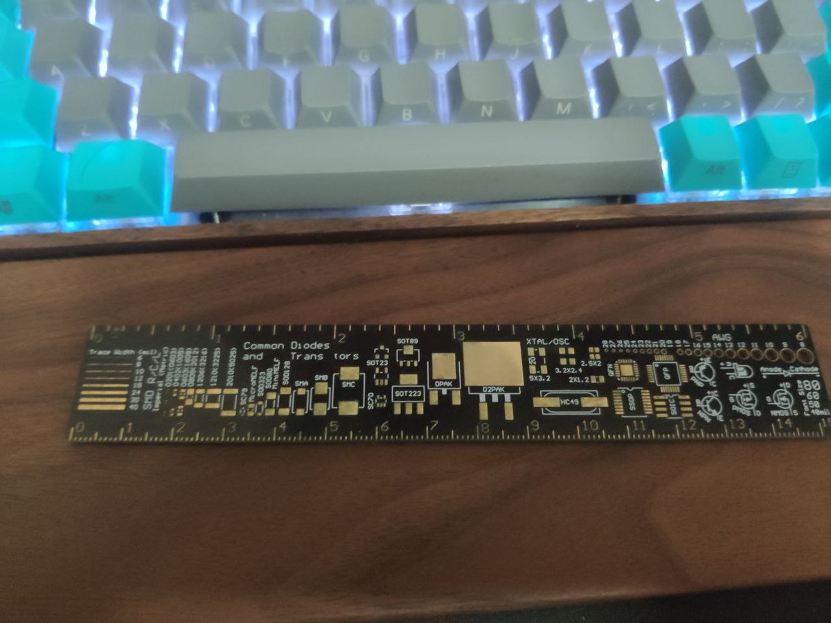 ardadev's tweet photo. @IzzetEmreErkan @mertcobanov @fkadev Souvenir'e marka takıntınız yoksa JLCPCB ve PCBWay de eşantiyon veriyordu bunu, aliexpress'te parayla alsan en son 70 sentti🥲

6. senesinde, bazı çelikler de dahil kullandığım en sağlam cetvel. https://t.co/HCOSSsTnyy