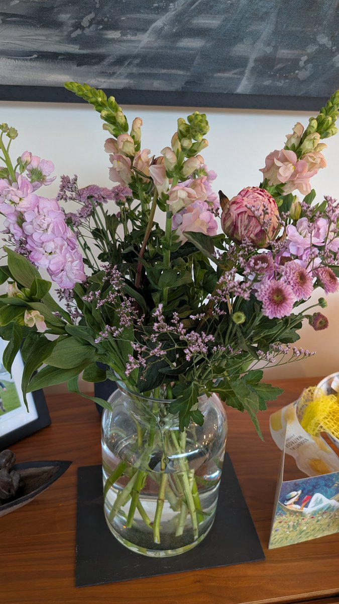mshone4's tweet photo. Beautiful flowers @FreddiesFlowers and will get better still when the peonies come out! https://t.co/X1qyb8OODv