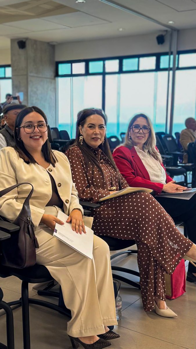 FridaGomezPuga's tweet photo. Convencida de que las mejores soluciones nacen del diálogo, hoy tengo la oportunidad de compartir este espacio con mujeres cuya labor fortalece la vida democrática de nuestro país. https://t.co/AFbONDwg14