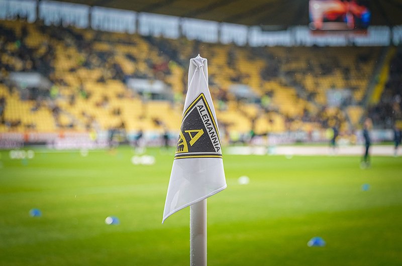 JanikSVW's tweet photo. 🚨💣NEW: Alemannia Aachen have been relegated to the Regionalliga after being denied the licence to play in the 3. Liga for failing to provide the necessary €2.7m.

People are celebrating in the streets. The relegation is bringing people together all over Germany. 

[@BILD] https://t.co/Zp5eDlE9As