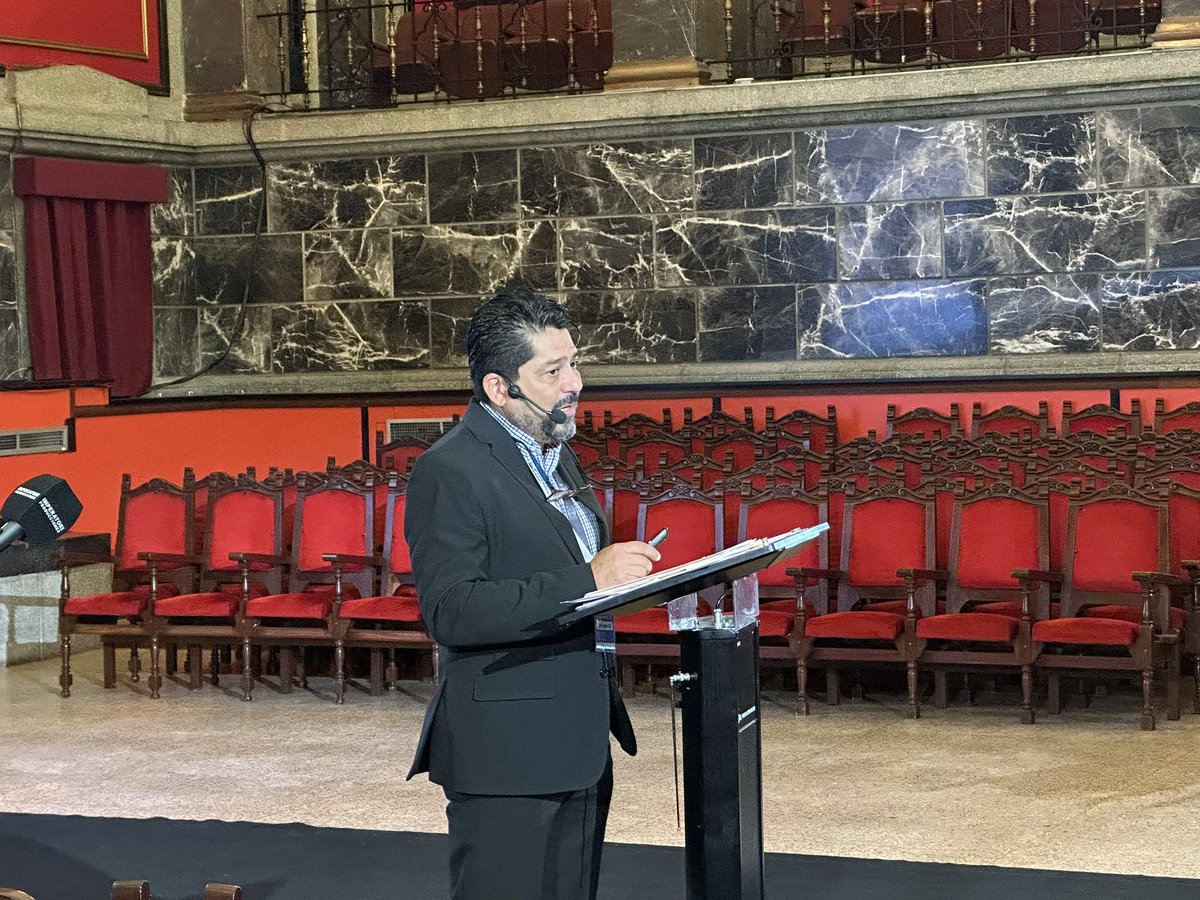 VenteMerida's tweet photo. Douglas Gil (@DouGilC), en el Congreso Nacional de Ciencias Políticas ULA 2026:

“Para Sartori (2005), la naturaleza de un sistema de partidos no se define por cuántos partidos existen, sino por las dinámicas de competencia, negociación y alianza que se dan entre ellos”. https://t.co/YnPURq70Tk