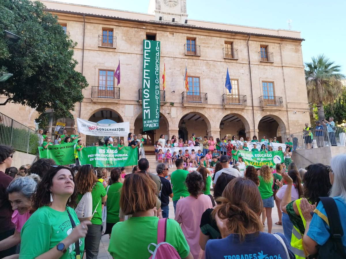 JoanGM1's tweet photo. I que bonica que estava hui Dénia!
#VagaEducació #vagaindefinida #vagaeducativa https://t.co/3wo3CKcC5i