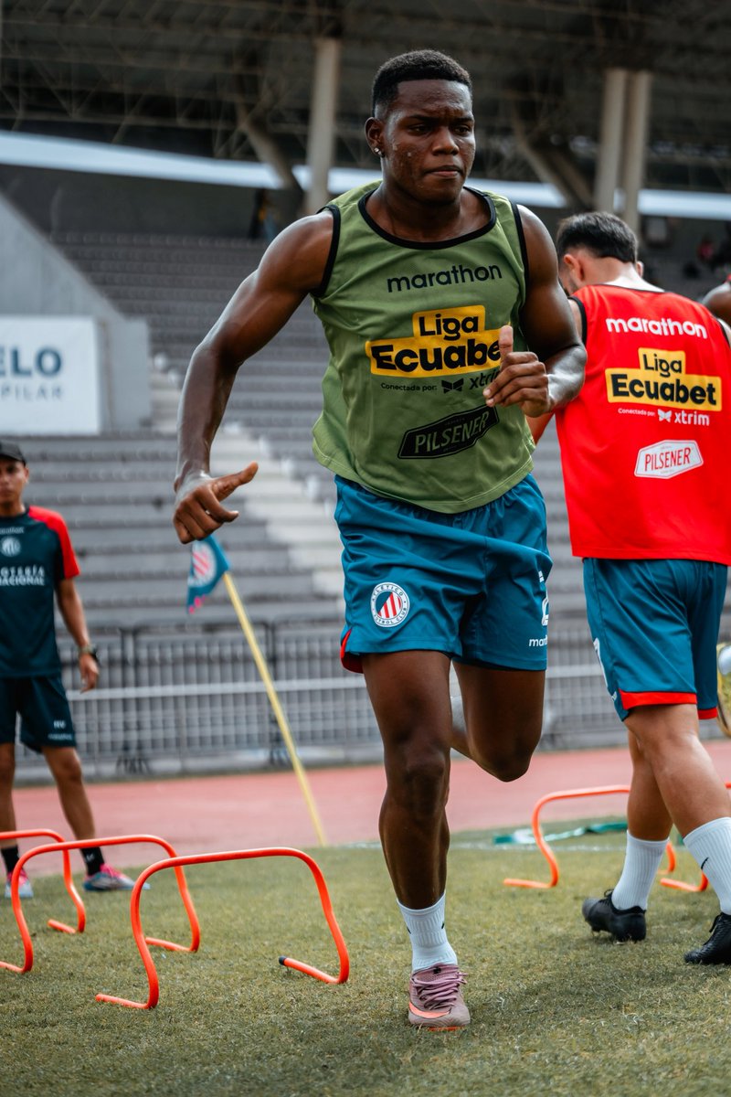 AtleticoFCec's tweet photo. 🔵 CALENTAMIENTO🔴
#AtleticoFc vs. #9DeOctubre
Fecha #13 - Serie B 

@LigaEcuabetec x @zapping_ecu
🏟️ Estadio Christian Benítez 

#OtraManeraDeVivirElFutbol https://t.co/GoOdvREd6f