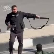 BehnamBoro64127's tweet photo. این پست تکراریه امّا تا آن لحظۀ نهائی تکرار می کنم!
برای مشروعیّت بخشی به کمکهای تسلیحاتی جهت مسلّح کردن مردم، باید هم اینک اقدام کنیم.
بزودی وارد مرحلۀ تقابل مردمی با مزدوران مسلّح رژیم خواهیم شد و باید آماده باشیم.
سلاح ما صلاح ما!
#جاويدشاه‌
#میجنگیم_میمیریم_ایرانو_پس_میگیریم https://t.co/BzIhxhaAed