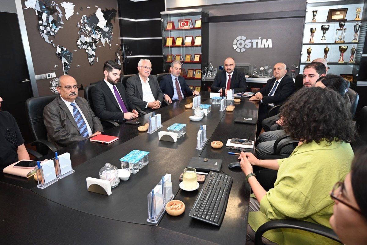 SemanAgaoglu's tweet photo. في إطار زيارتنا إلى الجمهورية التركية، قمنا بزيارة السيد أورهان أيدن رئيس مجلس إدارة منطقة الشرق الأوسط للصناعة والتجارة (OSTİM) في العاصمة التركية أنقرة، برفقة أعضاء الإدارة.

وخلال الزيارة، التي جاءت بمبادرة من منسق OSTİM في العراق السيد إسماعيل آغا بيرقدار، جرى بحث عدد من الملفات المتعلقة بتطوير القطاع الصناعي، وفي مقدمتها سبل النهوض بالقطاع الصناعي في محافظة كركوك وتعزيز فرص التعاون والاستثمار بما يسهم في دعم التنمية الاقتصادية.

Türkiye ziyaretimiz kapsamında başkent Ankara’da Ortadoğu Sanayi ve Ticaret Merkezi Yönetim Kurulu Başkanı (OSTİM) Orhan Aydın bey ve yönetimini ziyaret ettik.
OSTİM Irak Koordinatörü İsmail Ağa Bayraktar’ın girişimleri ile gerçekleşen ziyarette, Kerkükün sanayi alanının kalkınması gibi hususları ele alıdık.