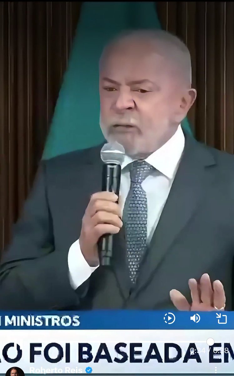 tiobacca's tweet photo. @RobertoReis Olha o rosto do Lula kkkkkk video muito mal editado por IA. Ele chamou o Flávio de imbecil no vídeo original. https://t.co/qqsmDev5dL