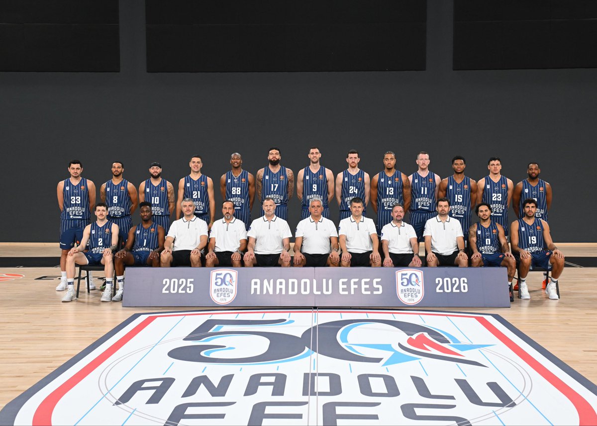 AdriMoerman18's tweet photo. Pozisyonsuz basketbol  king anlarsın ya https://t.co/NNkZvLN58N