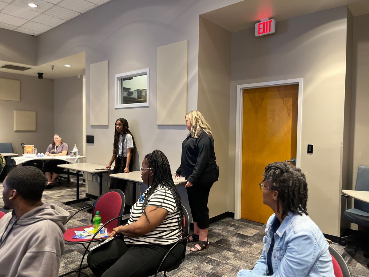 telcoefcu's tweet photo. Educational seminar with lots of people at @PulaskiAR sharing how to buy a home! Lots of questions and a lot of learning. - Interns Iya and Issy https://t.co/2uUDjEiofS