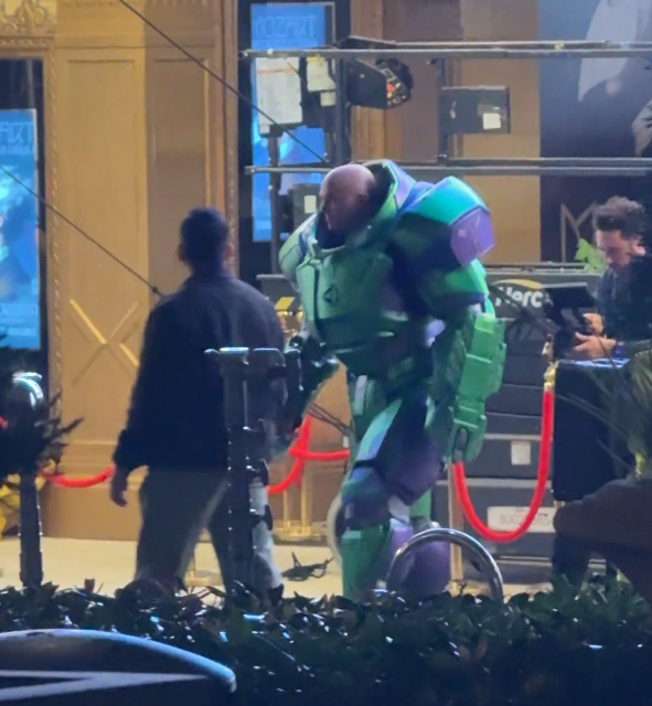 zone_fate's tweet photo. this actually looks so good its insane that made such big bulky armor like this practically (obviously its gonna be CGIed over but still)
especially cool when you compare it to what the mcu always did for the iron man suits lmao https://t.co/yleH4L1aRL