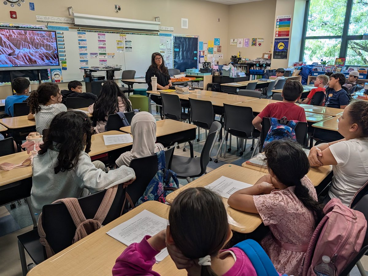 palmer_panthers's tweet photo. Palmer Step-Up Day was held today. 4th-8th grade students met next school year's teachers and learned about the curriculum, grade level expectations, etc.  Most importantly, students' anxieties quickly turned to smiles 😊 @ChiPubSchools https://t.co/r4LsM2SYy9