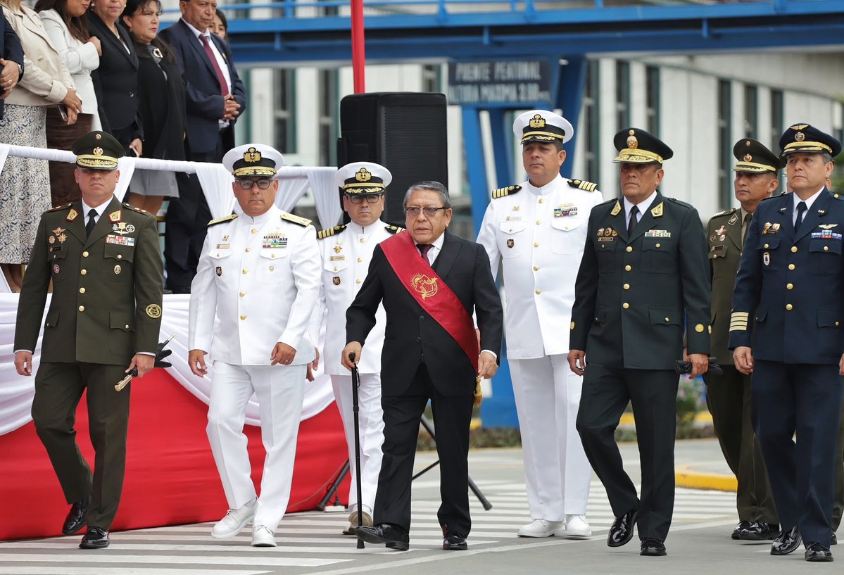 RegionCallaoPe's tweet photo. 🇵🇪¡𝐇𝐎𝐍𝐎𝐑 𝐘 𝐋𝐄𝐀𝐋𝐓𝐀𝐃 𝐀 𝐍𝐔𝐄𝐒𝐓𝐑𝐎𝐒 𝐒𝐈́𝐌𝐁𝐎𝐋𝐎𝐒 𝐏𝐀𝐓𝐑𝐈𝐎𝐒❗

El Gobierno Regional del Callao, bajo el liderazgo del Dr. Ciro Castillo Rojo Salas, realizó la ceremonia de izamiento del Pabellón Nacional en conmemoración del Día de la Bandera. https://t.co/zkH1Bm3kmg