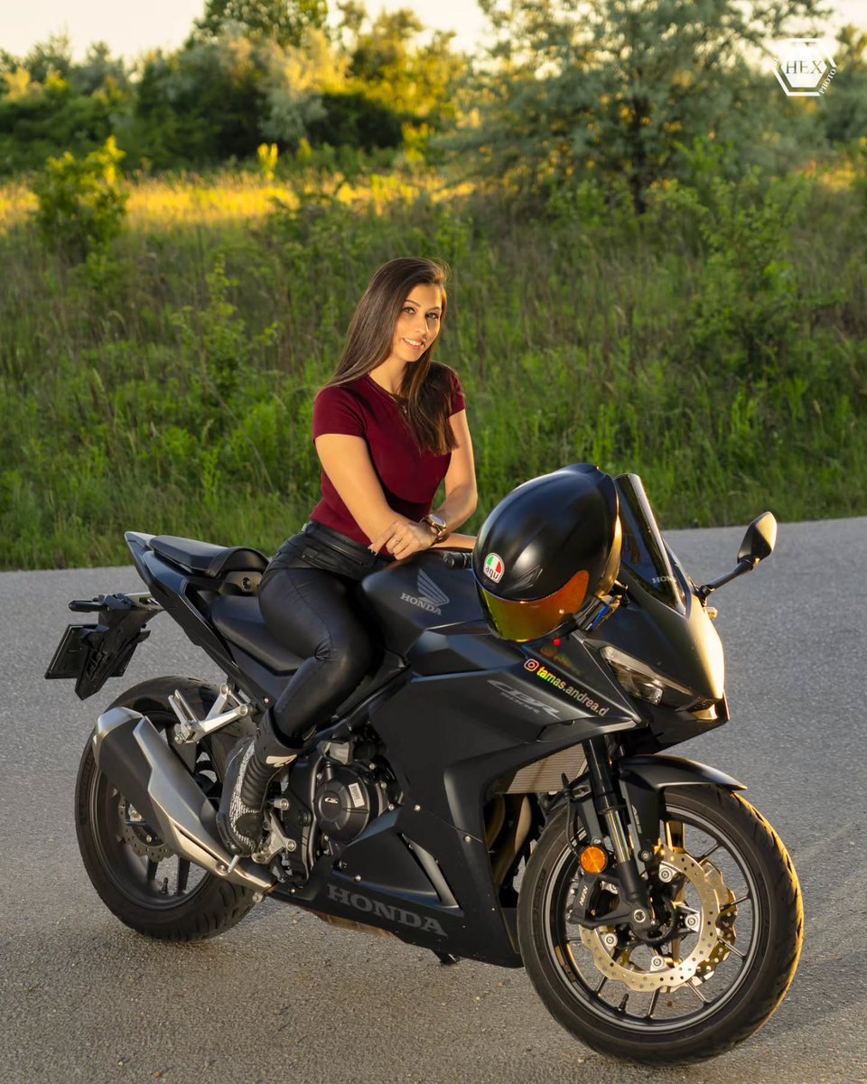 MoreMotorcycles's tweet photo. #Honda CBR
#BikerGirl 

📷
https://t.co/RME0W2sjHw https://t.co/rzRRVuzwvf